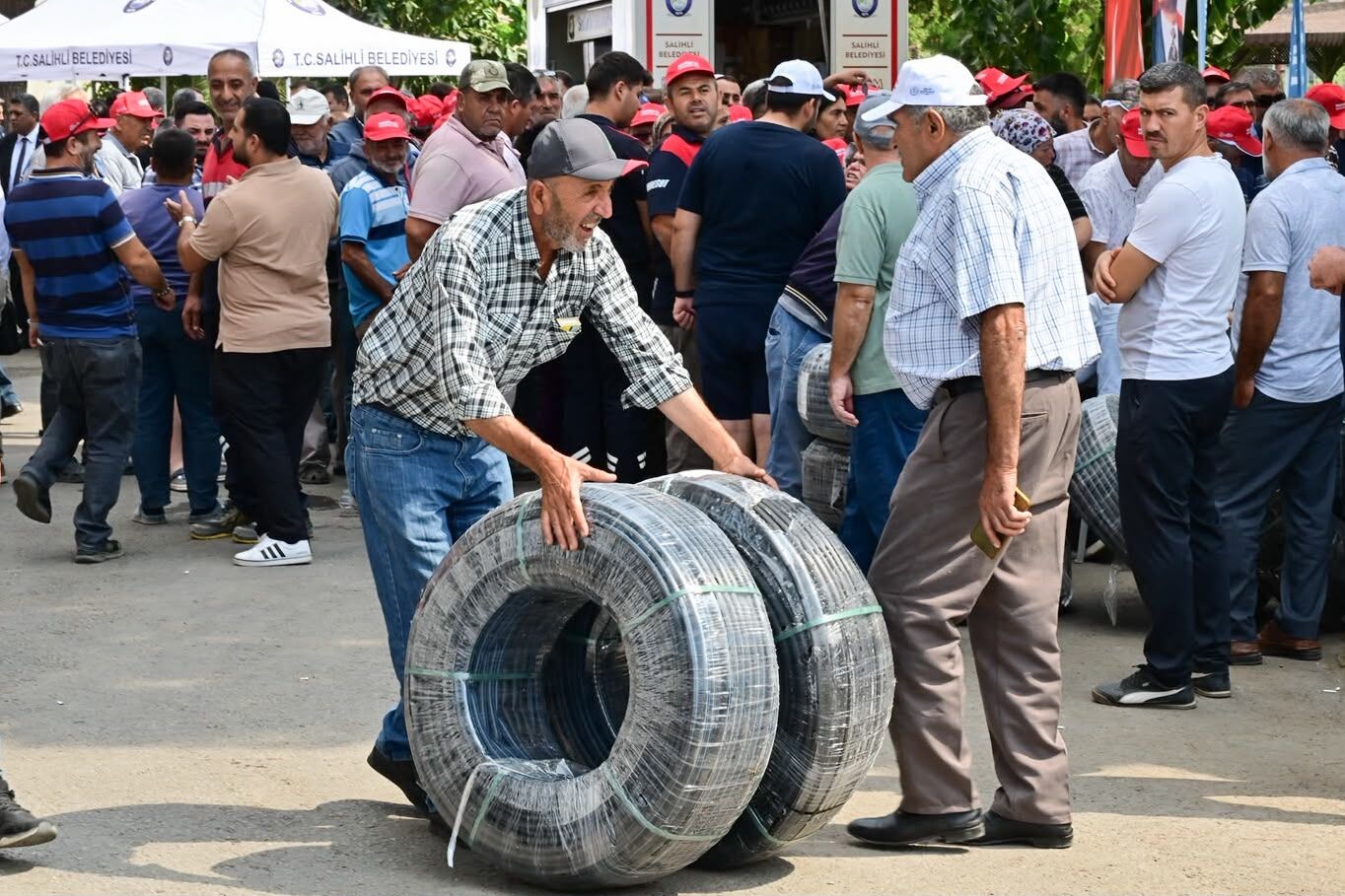 Büyükşehir’den Salihli’de 500 Üreticiye Damlama Sulama Desteği (17)