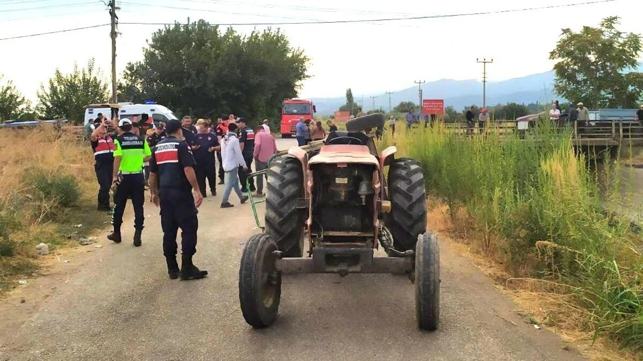 Turgutlu’da tarım işçilerini taşıyan traktör devrildi: 4 yaralı