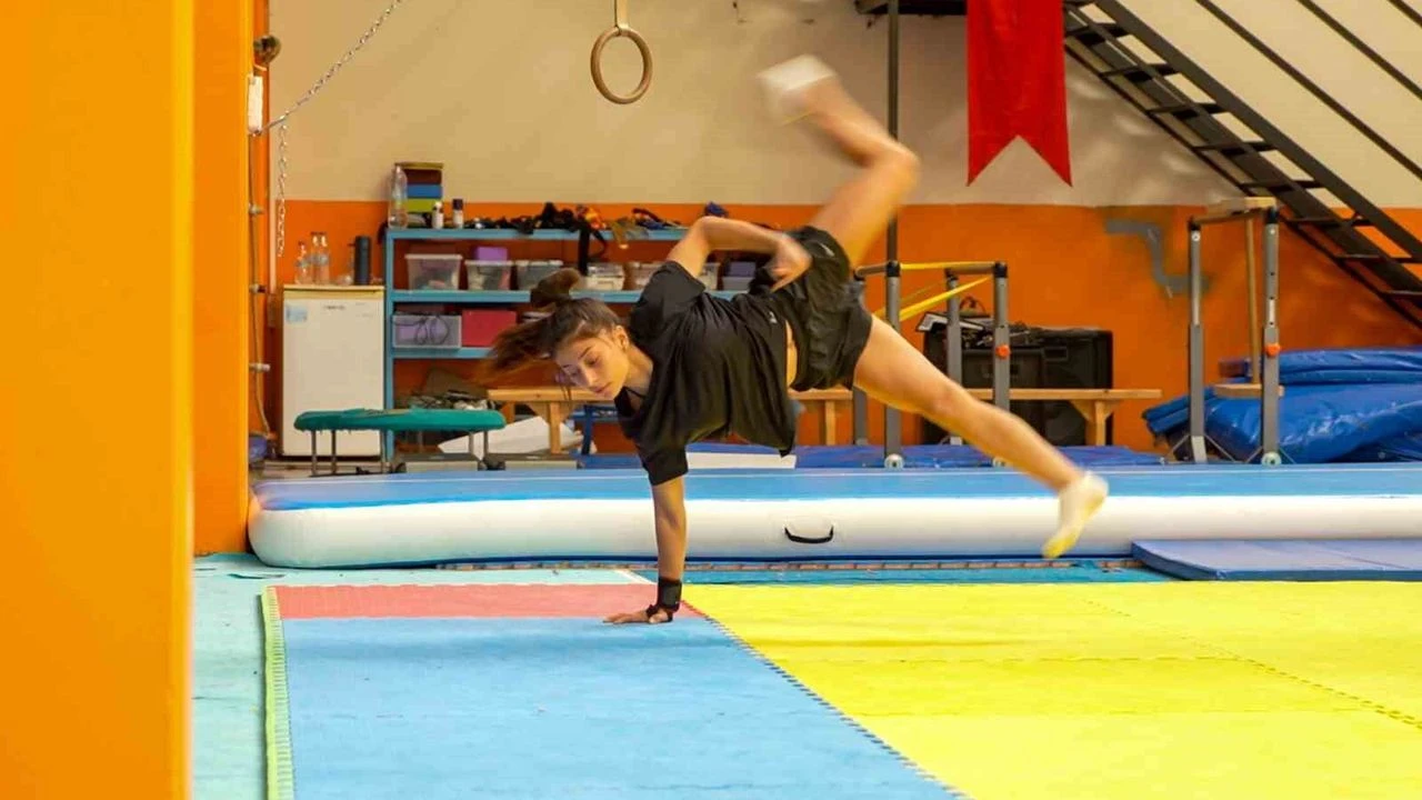 Milli Cimnastikci Ekin Cinar Dunya Ikincisi Oldu
