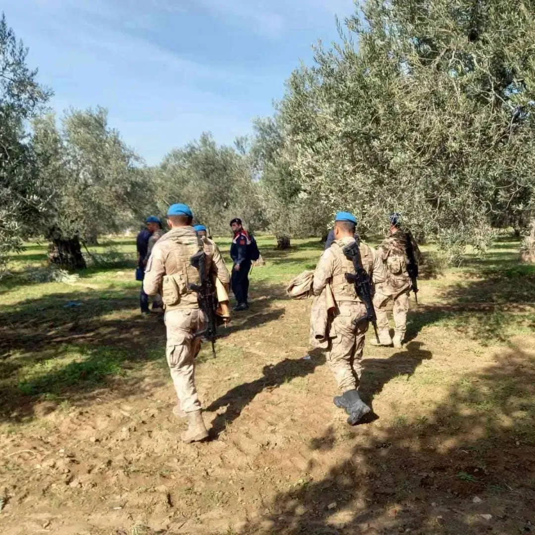 Kırkağaç'ta zeytin üreticilerinin talebi üzerine jandarma harekete geçti