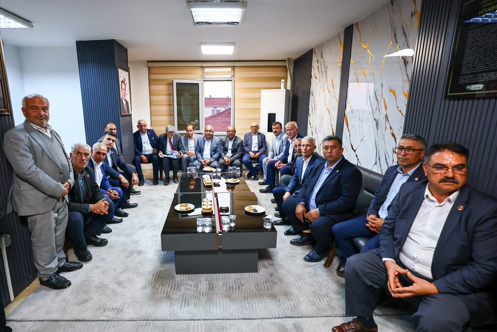 Başkan Dutlulu, Köprübaşılı Muhtarlarla Bir Araya Geldi (3)