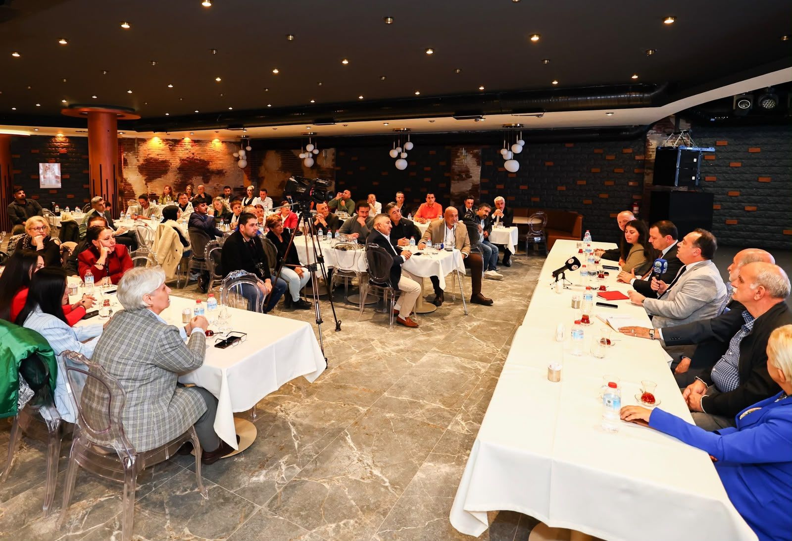 Başkan Dutlulu, Manisa Dostlar Meclisi’nde Vatandaşlarla Buluştu (4)