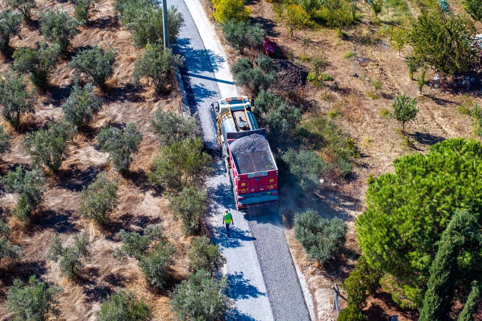 Manisa Büyükşehir Köprübaşı’nda İki Mahallenin Yollarını Yeniledi (1)