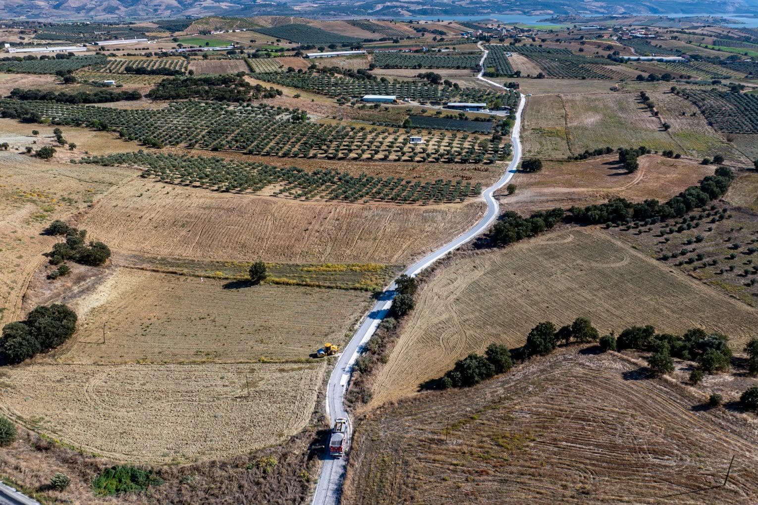 Manisa Büyükşehir Köprübaşı’nda İki Mahallenin Yollarını Yeniledi (8)