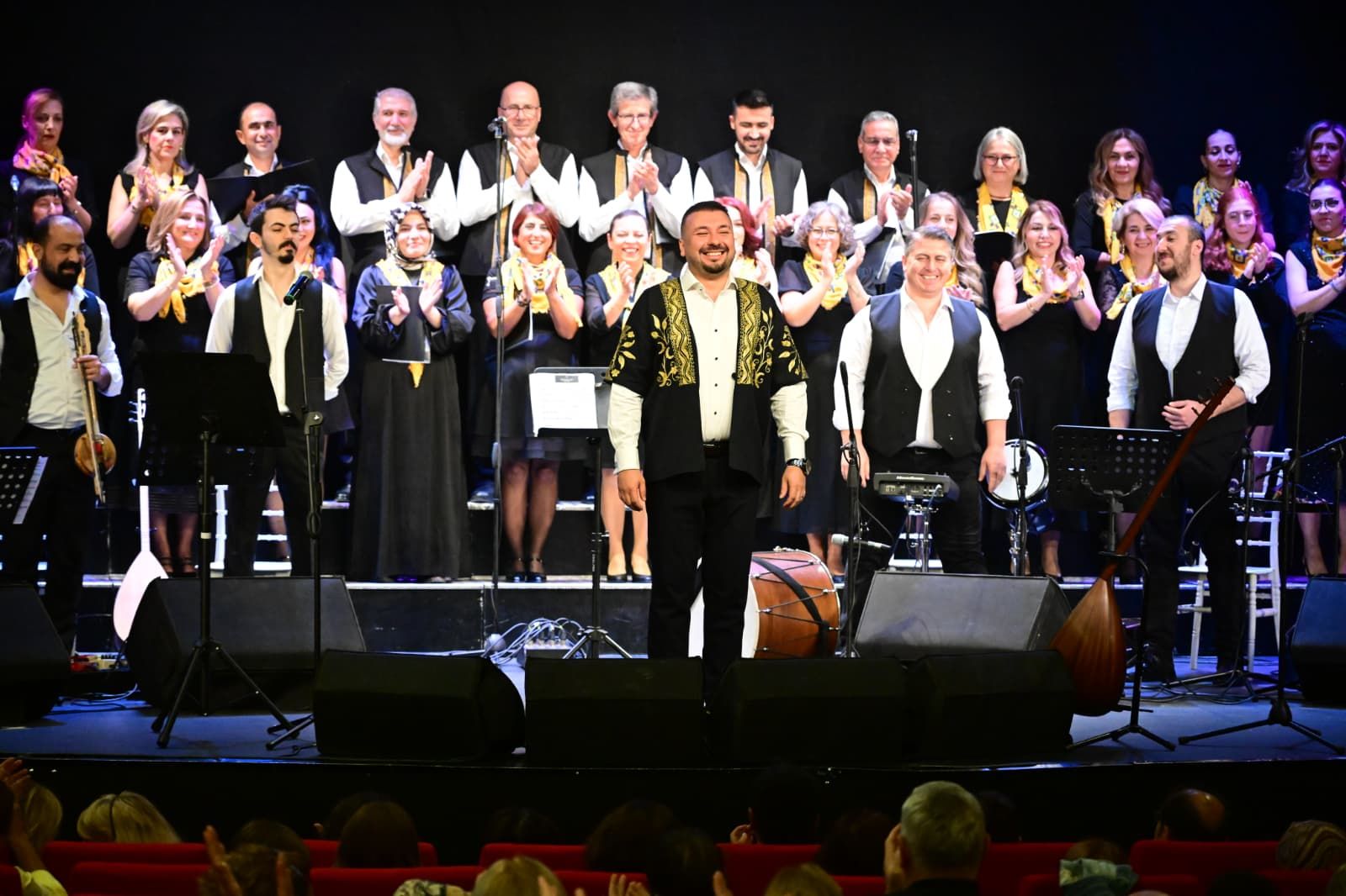 Manisalılar Neşet Ertaş Türküleriyle Unutulmaz Bir Gece Yaşadı (14)