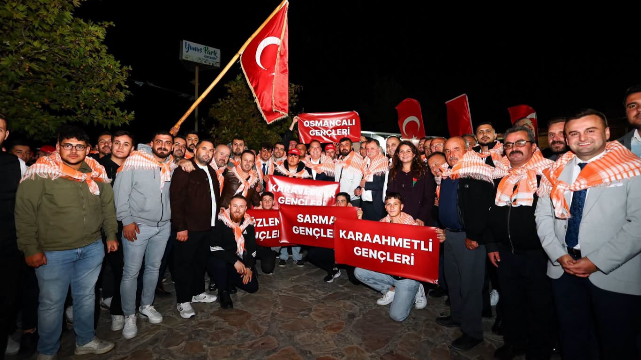 Vatandaşların Taleplerini Dinliyo